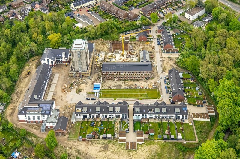 Aerial view, construction site and new construction residential buildings Am Schacht IV, Kursana Domizil Oberhausen, Klosterhardt, Oberhausen, Ruhr area, North Rhine-Westphalia, Germany, retirement home, retirement home, old people's home, construction work, construction area, building site, building plots, construction crane, construction project, construction site, care and nursing, DE, Europe, property tax, real estate, aerial photography, aerial photography, new construction, care facility, retirement home, retirement residence, retirement home, retirement centre, tower, overview, bird's-eye view, residential complex, living and living, residential area, residential buildings, residential quality, residential quarter, housing estate, assisted living, birds-eyes view, overview