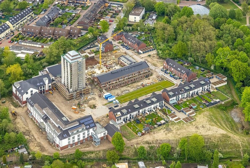 Aerial view, construction site and new construction residential buildings Am Schacht IV, Kursana Domizil Oberhausen, Klosterhardt, Oberhausen, Ruhr area, North Rhine-Westphalia, Germany, retirement home, retirement home, old people's home, construction work, construction area, building site, building plots, construction crane, construction project, construction site, care and nursing, DE, Europe, property tax, real estate, aerial photography, aerial photography, new construction, care facility, retirement home, retirement residence, retirement home, retirement centre, tower, overview, bird's-eye view, residential complex, living and living, residential area, residential buildings, residential quality, residential quarter, housing estate, assisted living, birds-eyes view, overview