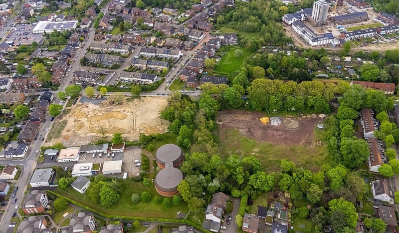 Aerial view, construction site, construction area, residential building project at RWW Rheinisch-Westfälische Wasserwerksgesellschaft mbH, Dinnendahlstraße, Tackenberg West, Oberhausen, Ruhr area, North Rhine-Westphalia, Germany, construction work, construction area, building site, building plots, construction project, construction site, DE, Europe, aerial view, aerial photography, aerial photography, RWW, overview, bird's-eye view, former Tackenberg school, overview