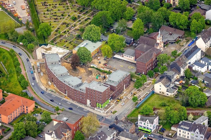 Aerial view, construction site and new building day care centre and flats, Steinbrinkstraße corner Eugen-Zur-Nieden-Ring, Steinbrinkschule, Friedenskirche, Sterkrade Mitte, Oberhausen, Ruhr area, North Rhine-Westphalia, Germany, place of worship, construction work, construction area, building site, building plots, construction measure, construction project, building site, burial site, education, educational institution, DE, Europe, cemetery, memorial, religious community, place of worship, house of God, graves, burial ground, holy place, church, parish, denomination, educational institute, aerial photograph, aerial photography, aerial photography, new building, religion, religious site, resting place, school, overview, bird's-eye view, birds-eyes view, overview