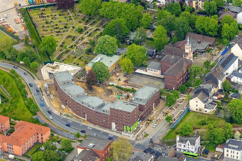 Aerial view, construction site and new building day care centre and flats, Steinbrinkstraße corner Eugen-Zur-Nieden-Ring, Steinbrinkschule, Friedenskirche, Sterkrade Mitte, Oberhausen, Ruhr area, North Rhine-Westphalia, Germany, place of worship, construction work, construction area, building site, building plots, construction measure, construction project, building site, burial site, education, educational institution, DE, Europe, cemetery, memorial, religious community, place of worship, house of God, graves, burial ground, holy place, church, parish, denomination, educational institute, aerial photograph, aerial photography, aerial photography, new building, religion, religious site, resting place, school, overview, bird's-eye view, birds-eyes view, overview