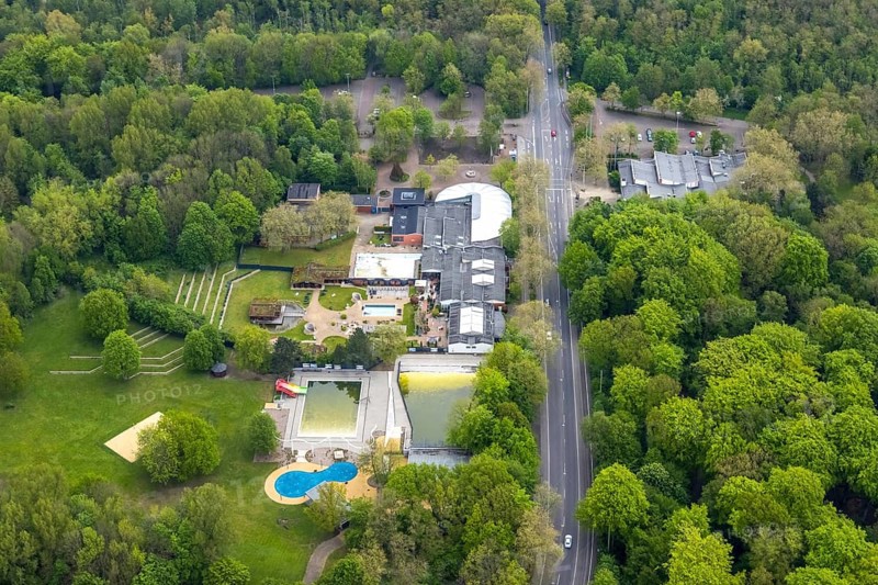 Aerial view, Revierpark Vonderort with Solbad Vonderort in Osterfeld, algae in swimming pool, Oberhausen, Ruhr area, North Rhine-Westphalia, Germany, bathing establishment, bathing resort, DE, Europe, leisure activities, aerial view, aerial photography, aerial photography, swimming pool, overview, bird's eye view, wellness centre, birds-eyes view, overview