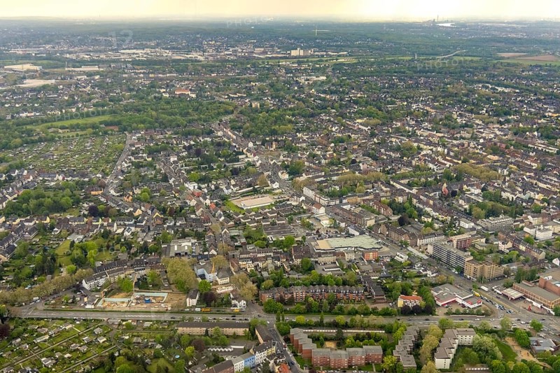 Aerial view, construction site and new building at Danziger Straße 85, Schlad, Oberhausen, Ruhr area, North Rhine-Westphalia, Germany, construction work, construction area, construction site, building plots, construction project, construction site, DE, Europe, aerial view, aerial photography, aerial photography, new building, Roland Grundschule, overview, bird's-eye view, overview