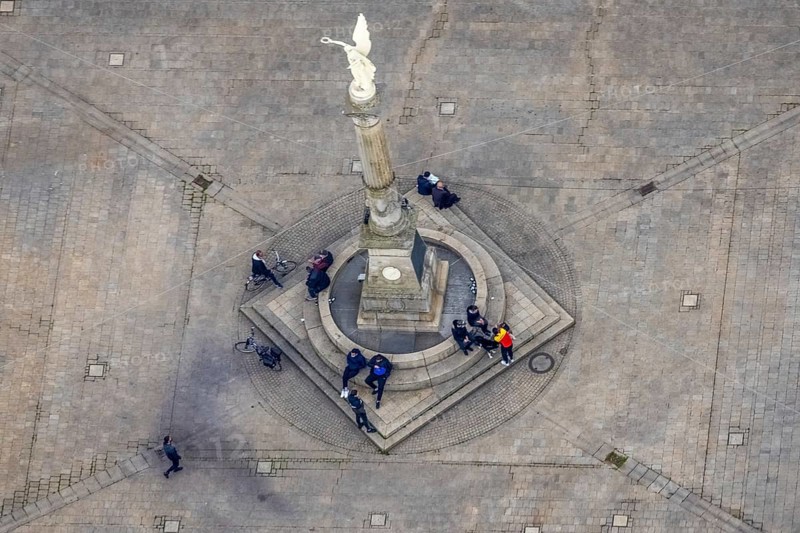 Aerial view, Altmarkt with Victory Column and Angel of Peace in the city centre, Oberhausen, Ruhr area, North Rhine-Westphalia, Germany, DE, Europe, aerial view, aerial photography, aerial photography, sight, statue, column, overview, bird's-eye view, historical sight, overview