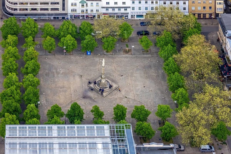Aerial view, Altmarkt with Victory Column and Angel of Peace in the city centre, Oberhausen, Ruhr area, North Rhine-Westphalia, Germany, DE, Europe, aerial view, aerial photography, aerial photography, sight, statue, column, overview, bird's-eye view, historical sight, overview