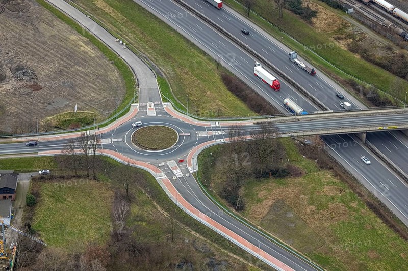 Aerial view, roundabout Weißensteinstraße at the motorway A3, Schwarze Heide, Oberhausen, Ruhr area, North Rhine-Westphalia, Germany, DE, Europe, roundabout, roundabout, aerial view, aerial photography, aerial photography, road traffic, overview, bird's-eye view, overview