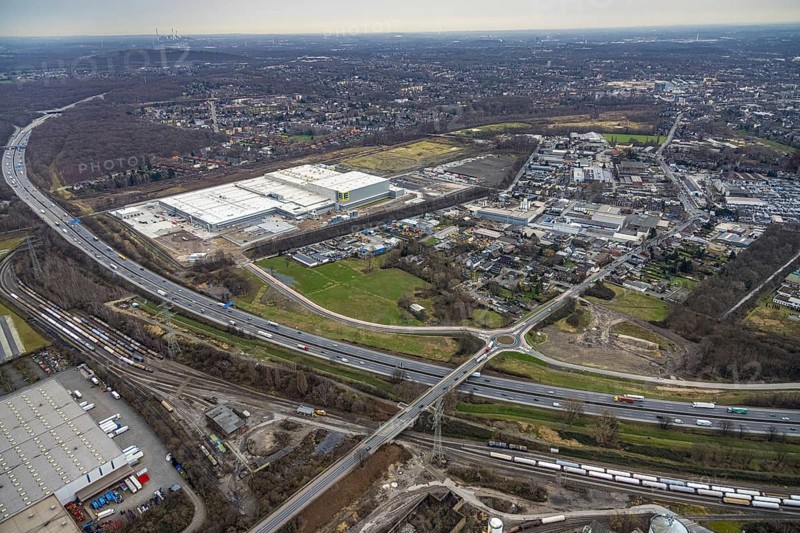 Aerial view, roundabout Weißensteinstraße on the A3, Edeka central warehouse Oberhausen, Schwarze Heide, Oberhausen, Ruhr area, North Rhine-Westphalia, Germany, DE, Europe, freight traffic, roundabout, roundabout, logistics, logistics service, logistics service provider, logistics centre, aerial view, aerial photography, aerial photography, road traffic, overview, bird's eye view, Waldteichstraße, birds-eyes view, overview