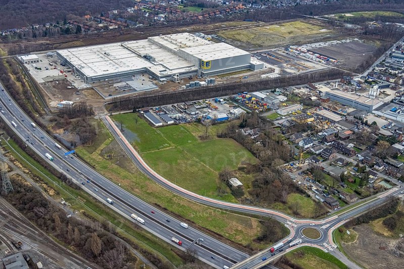 Aerial view, roundabout Weißensteinstraße on the A3, Edeka central warehouse Oberhausen, Schwarze Heide, Oberhausen, Ruhr area, North Rhine-Westphalia, Germany, DE, Europe, freight traffic, roundabout, roundabout, logistics, logistics service, logistics service provider, logistics centre, aerial view, aerial photography, aerial photography, road traffic, overview, bird's eye view, Waldteichstraße, birds-eyes view, overview