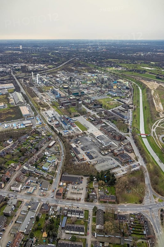 Aerial view, OQ Chemicals Werk Ruhrchemie, formerly OXEA, chemical plant, Holten, Oberhausen, Ruhr area, North Rhine-Westphalia, Germany, DE, Europe, distant view, commercial enterprises, commercial area, commercial park, commercial site, commercial use, industrial area, industrial building, industrial site, aerial photograph, aerial photography, aerial photography, Otto-Roelen-Straße, Polimeri Europa chemical plant, overview, Versalis, bird's-eye view, birds-eyes view, formerly Oxea, overview