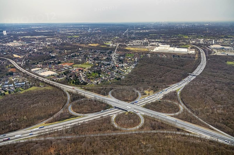 Aerial view, motorway junction Oberhausen, A2 and A3, Alsfeld, Oberhausen, Ruhr area, North Rhine-Westphalia, Germany, motorway A2, motorway A3, motorway junction, DE, Europe, aerial view, aerial photography, aerial photography, road traffic, overview, bird's-eye view, overview