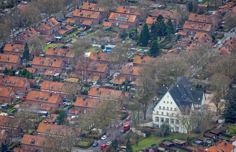 Aerial view, Stemmersberg housing estate, former miners' housing estate, Stemmersberg municipal day-care centre, Gute Straße, Eisenheim, Oberhausen, Ruhr area, North Rhine-Westphalia, Germany, DE, Europe, property tax, real estate, kindergarten, day-care centre, day nursery, day care centre, Landesentwicklungsgesellschaft North Rhine-Westphalia, aerial view, aerial photography, aerial photography, overview, bird's-eye view, housing estate, housing and living, residential area, residential buildings, residential quality, residential quarter, housing estate, birds-eyes view, overview
