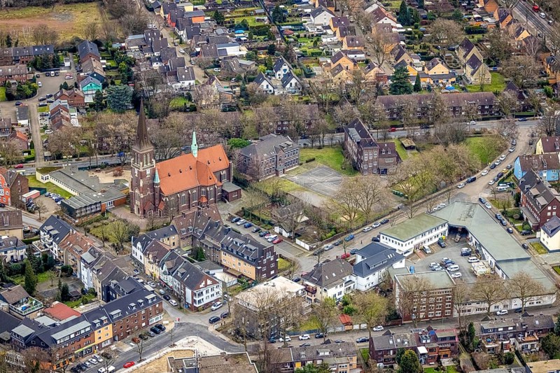 Aerial view, St. Antonius Church, catholic kindergarten St. Antonius, Schillerschule, Comeniusschule Zweigstelle, Klosterhardt, Oberhausen, Ruhr area, North Rhine-Westphalia, Germany, place of worship, education, educational institution, DE, Europe, religious community, place of worship, Hasenstraße, holy place, kindergarten, day care centre, day care centre, church, parish, day care centre, denomination, educational institute, aerial view, aerial photography, aerial photography, religion, religious site, school, overview, bird's-eye view, overview