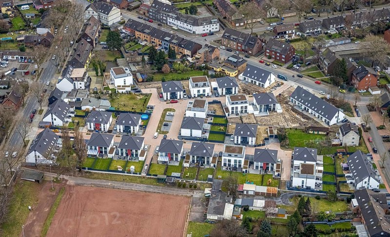 Aerial view, housing estate Schwarze-Heide-Weg, Biefangstraße, Buschhausen, Oberhausen, Ruhr area, North Rhine-Westphalia, Germany, DE, single-family houses, Europe, property tax, real estate, aerial view, aerial photography, aerial photography, overview, bird's-eye view, housing estate, living and living, residential area, residential houses, quality of living, residential neighbourhood, housing estate, birds-eyes view, overview