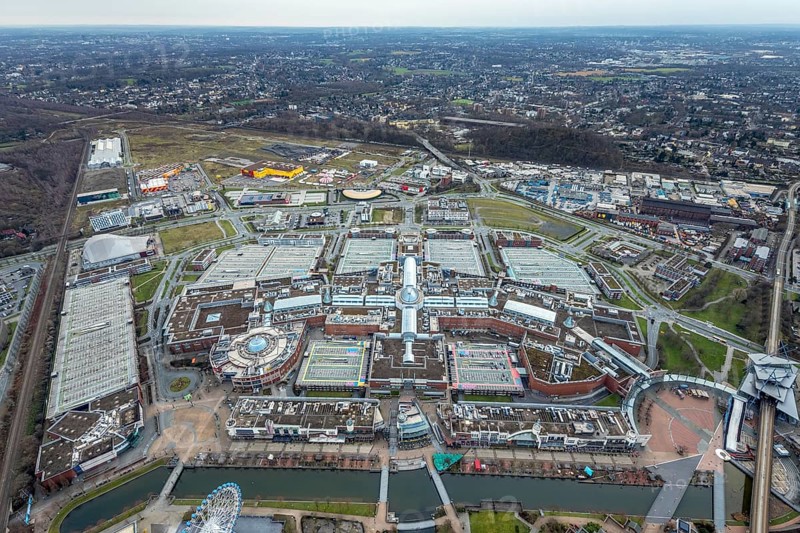 Aerial view, CentrO Oberhausen shopping centre, Borbeck, Oberhausen, Ruhr area, North Rhine-Westphalia, Germany, DE, shopping, shopping centre, shopping markets, shopping place, shopping mall, Europe, aerial view, aerial photography, aerial photography, Ferris wheel, shopping, shopping centre, overview, bird's eye view, birds-eyes view, overview