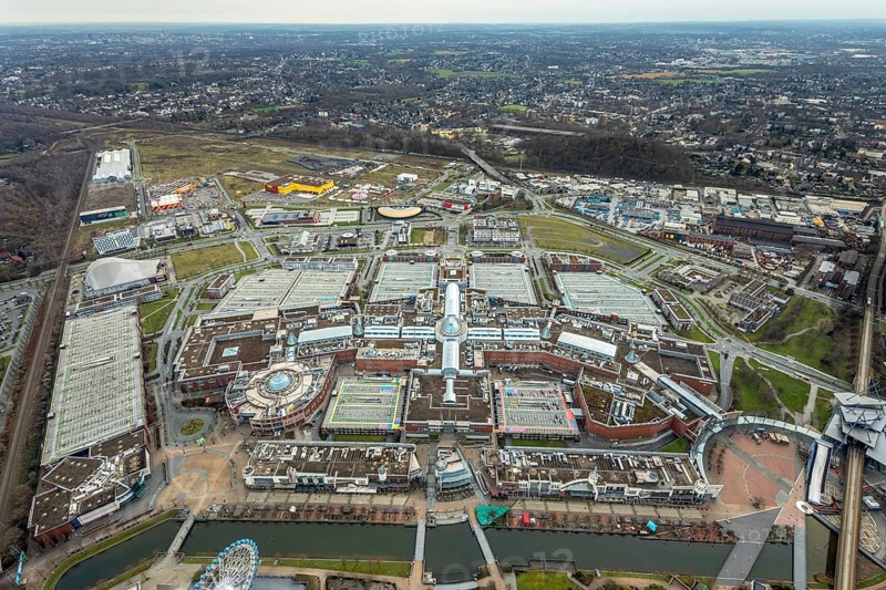 Aerial view, CentrO Oberhausen shopping centre, Borbeck, Oberhausen, Ruhr area, North Rhine-Westphalia, Germany, DE, shopping, shopping centre, shopping markets, shopping place, shopping mall, Europe, aerial view, aerial photography, aerial photography, Ferris wheel, shopping, shopping centre, overview, bird's eye view, birds-eyes view, overview