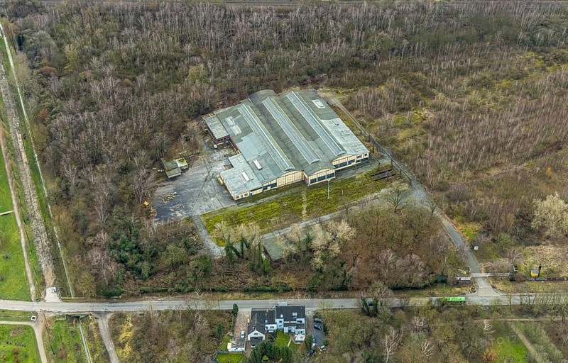 Aerial view, Newag Maschinenbau im Wald, Borbeck, Oberhausen, Ruhr area, North Rhine-Westphalia, Germany, DE, Europe, commercial enterprises, commercial area, commercial site, commercial use, industrial area, industrial building, industrial site, aerial photograph, aerial photography, aerial photography, Ripshorster Straße, overview, bird's-eye view, bird's-eye view, overview