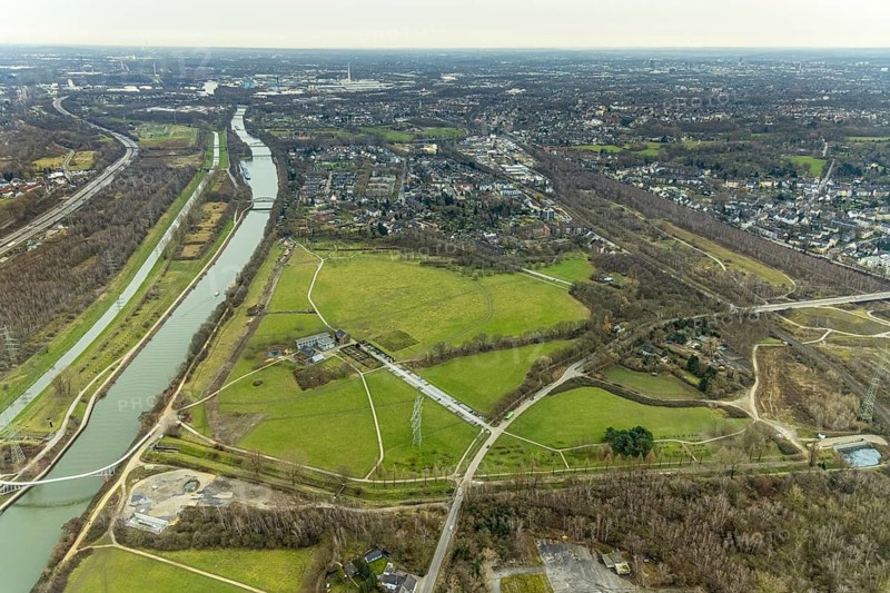Aerial view, State Office of Nature Conservation Organisations North Rhine-Westphalia, Haus Ripshorst, RevierRad Station Haus Ripshorst, Biological Station Westliches Ruhr Area e. V., RVR Visitor Centre Emscher Landscape Park Haus Ripshorst, Borbeck, Oberhausen, Ruhr area, North Rhine-Westphalia, Germany, DE, Emscher, Europe, distant view, Ripshorst wooded garden, estate, canal, landscape conservation area, aerial photograph, aerial photography, aerial photography, Rhine-Herne Canal, Ripshorster Straße, overview, bird's-eye view, birds-eyes view, historical sight, overview