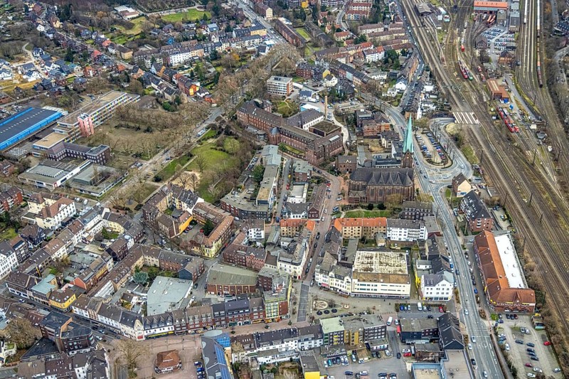 Aerial view, City centre view, St. Pankratius church, Comprehensive school Osterfeld, Catholic clinics Oberhausen St. Marienhospital, Osterfeld, Oberhausen, Ruhr area, North Rhine-Westphalia, Germany, place of worship, DE, Europe, healthcare, religious community, place of worship, holy place, hospital, church, parish, clinic, clinic centre, denomination, hospital, aerial view, aerial photography, aerial photography, medical facility, medical aid, emergency service, religion, religious site, overview, bird's-eye view, bird's-eye view, overview, medical care