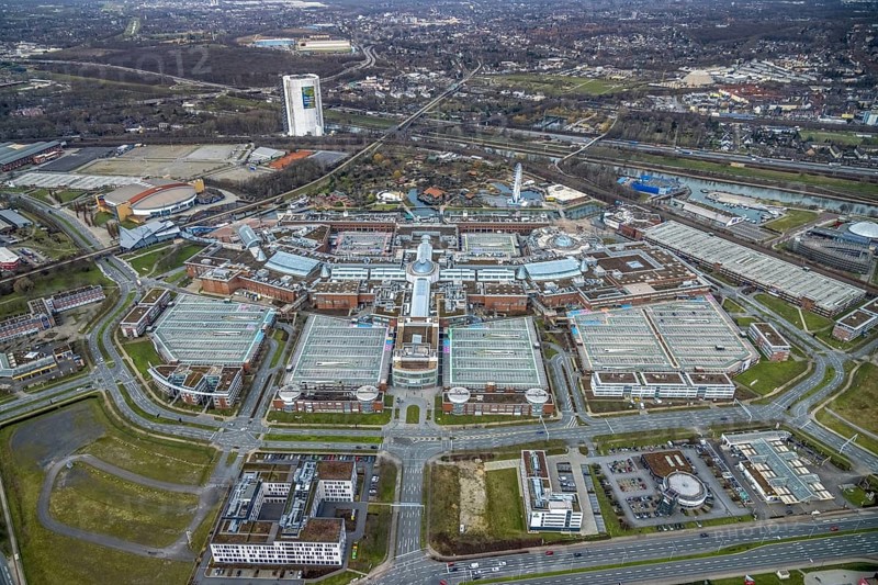 Aerial view, CentrO Oberhausen shopping centre, renovation work on the covered gasometer, Borbeck, Oberhausen, Ruhr area, North Rhine-Westphalia, Germany, DE, shopping, shopping centre, shopping markets, shopping square, shopping centre, Europe, aerial view, aerial photography, aerial photography, renovation work, Ferris wheel, shopping, shopping, shopping centre, overview, bird's-eye view, bird's-eye view, overview