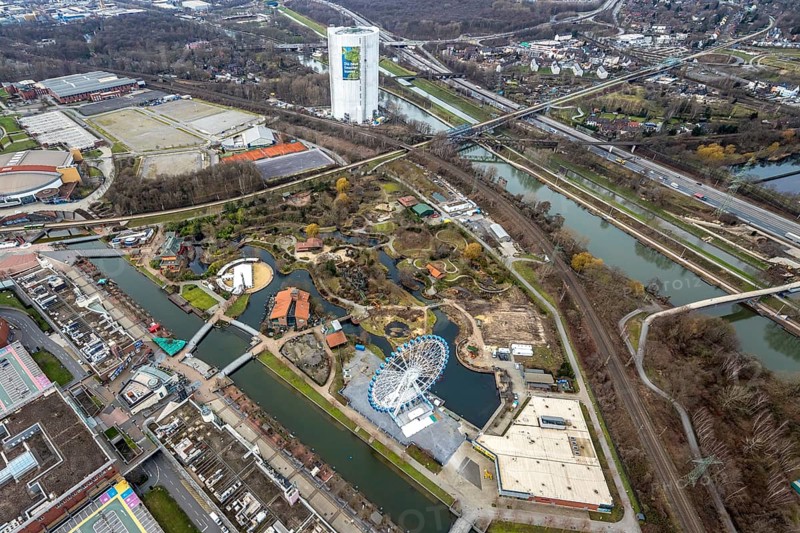 Aerial view, CentrO Oberhausen shopping centre, renovation work on the covered gasometer, Borbeck, Oberhausen, Ruhr area, North Rhine-Westphalia, Germany, DE, shopping, shopping centre, shopping markets, shopping square, shopping centre, Europe, aerial view, aerial photography, aerial photography, renovation work, Ferris wheel, shopping, shopping, shopping centre, overview, bird's-eye view, bird's-eye view, overview