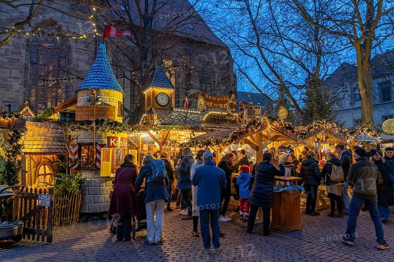 Göttingen Christmas Market at dusk, Göttingen, Lower Saxony, Germany