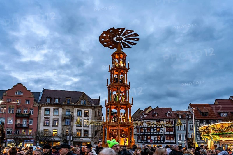 Christmas pyramid at the Christmas market on the cathedral square in the old town centre of Erfurt at dusk, Thuringia, Germany