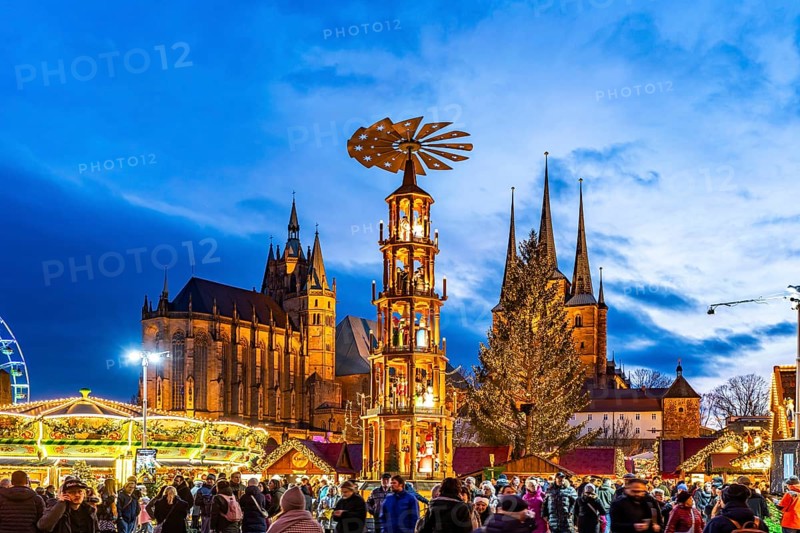 Christmas market with Christmas pyramid in front of Erfurt Cathedral and the Church of St Severus on Cathedral Square in the old town centre of Erfurt at dusk, Thuringia, Germany