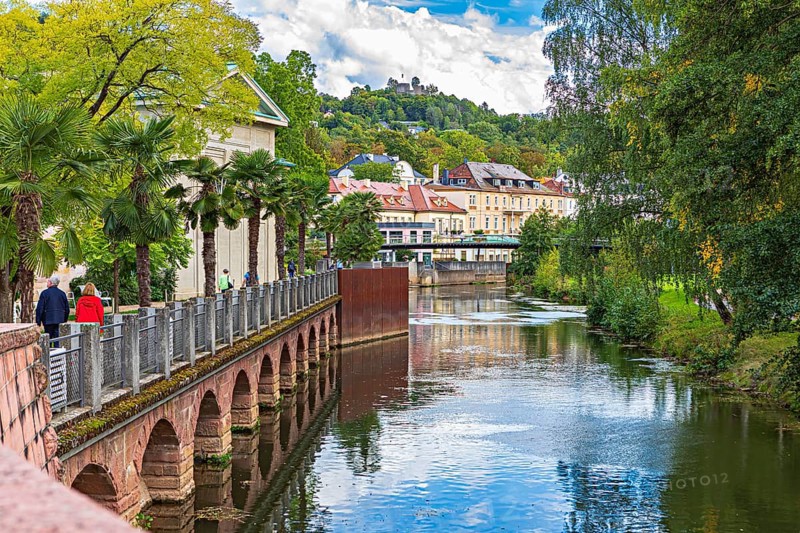 Promenade and arcade footbridge on the Franconian Saale in Bad Kissingen, Bavaria, Germany