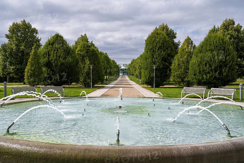 Fountain in front of the Monopteros columned temple, spa gardens, Bad Staffelstein, Upper Franconia, Franconia, Bavaria, Germany