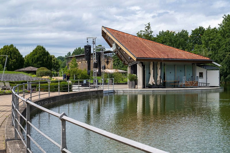 Lake stage in the spa gardens, Bad Staffelstein, Upper Franconia, Franconia, Bavaria, Germany