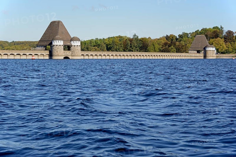 View of the Möhne dam, blue sky, Möhne dam, North Rhine-Westphalia, Germany