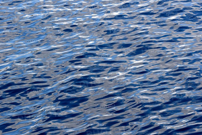 Light reflections on the wavy water surface, Lake Möhne, Möhne Dam, North Rhine-Westphalia, Germany