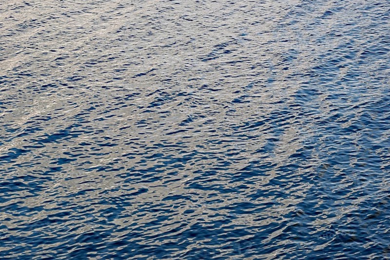 Light reflections on the wavy water surface, Lake Möhne, Möhne Dam, North Rhine-Westphalia, Germany