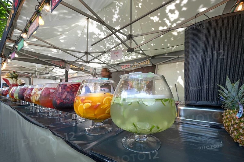 Large glasses filled with punch, market stall at the city festival, Nuremberg, Middle Franconia, Bavaria, Germany