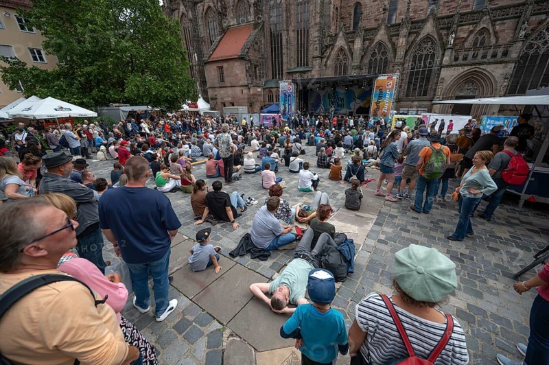 Annual Bard Meeting, here musicians in front of St Sebald's Church, Nuremberg, Middle Franconia, Bavaria, Germany