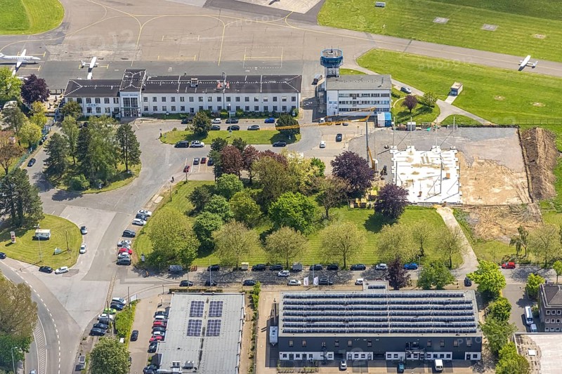 Aerial photo, Airport Essen/Mülheim, FFL Fachschule für Luftfahrzeugführer, Holthausen - Südost, Mülheim an der Ruhr, Ruhr area, North Rhine-Westphalia, Germany, DE, Europe, flight emission, airport, aircraft noise, airfield, runway, aerial photo, aerial photography, aerial photography, runway, overview, commercial airfield, bird's-eye view, overview