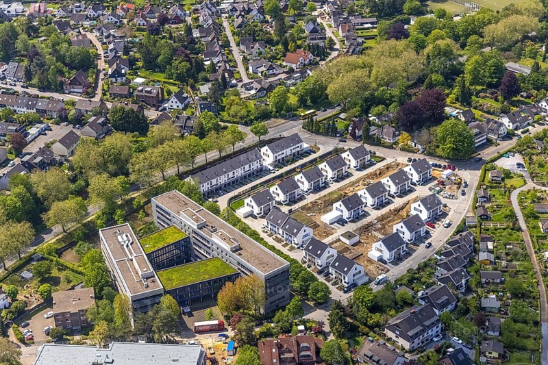 Aerial view, airport housing estate, construction site and new building housing estate Theo-Wüllenkemper-Straße, office property Parsevalstraße, Holthausen - Südost, Mülheim an der Ruhr, Ruhr area, North Rhine-Westphalia, Germany, DE, Europe, property tax, real estate, aerial view, aerial photography, aerial photography, terraced houses, overview, bird's-eye view, housing estate, living and living, residential area, residential buildings, quality of living, residential neighbourhood, housing estate, birds-eyes view, overview