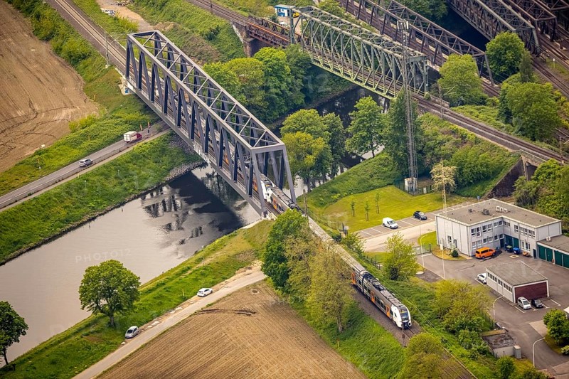 Aerial view, bridge landscape Ruhraue, railway bridges over the shipping canal, Speldorf - Northwest, Mülheim an der Ruhr, Ruhr area, North Rhine-Westphalia, Germany, DE, Europe, aerial view, aerial photography, aerial photography, overview, bird's-eye view, overview