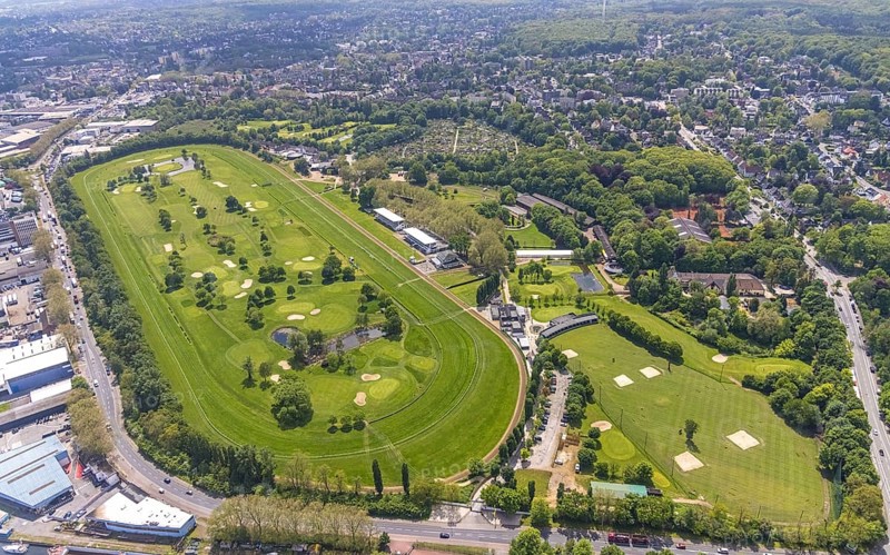 Aerial view, Raffelberg racecourse with golf course inside, Speldorf - Northwest, Mülheim an der Ruhr, Ruhr area, North Rhine-Westphalia, Germany, Akazienallee, DE, Europe, golf, golf course, golf club, Raffelberg golf club, golf course, golf meadow, aerial view, aerial photography, aerial photography, equestrian sports, racecourse, Ruhrorter Straße, sport, overview, bird's-eye view, overview