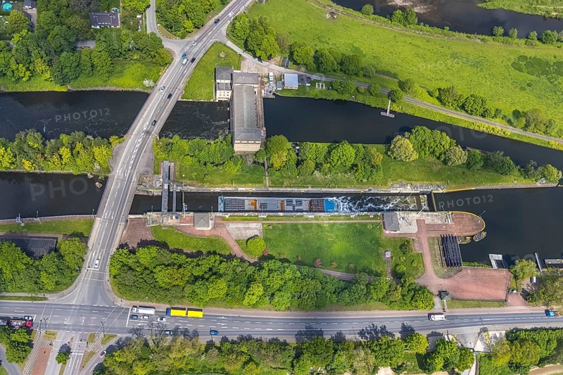 Aerial photo, Raffelberg lock, Raffelberg hydroelectric power station, Raffelberg bridge, lock island, shipping canal, Speldorf, Mülheim an der Ruhr, Ruhr area, North Rhine-Westphalia, Germany, DE, Europe, canal, power station, aerial photo, aerial photography, aerial photography, lock, overview, bird's-eye view, overview