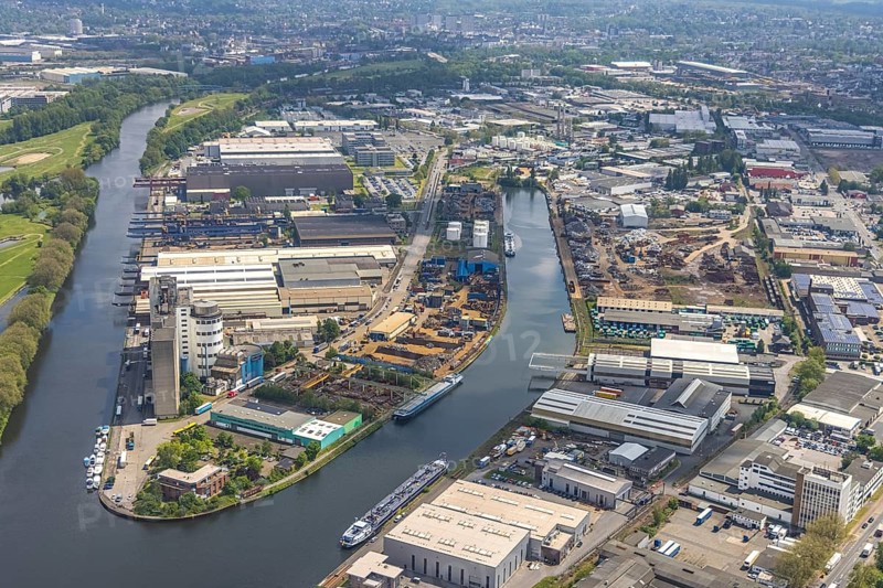Aerial view, Rhine-Ruhr harbour Mülheim, shipping canal, Am Nordhafen, Rheinstraße, Speldorf, Mülheim an der Ruhr, Ruhr area, North Rhine-Westphalia, Germany, DE, Europe, commercial enterprises, commercial area, commercial area, commercial location, commercial use, harbour, industrial area, industrial location, aerial view, aerial photography, aerial photography, overview, bird's-eye view, overview