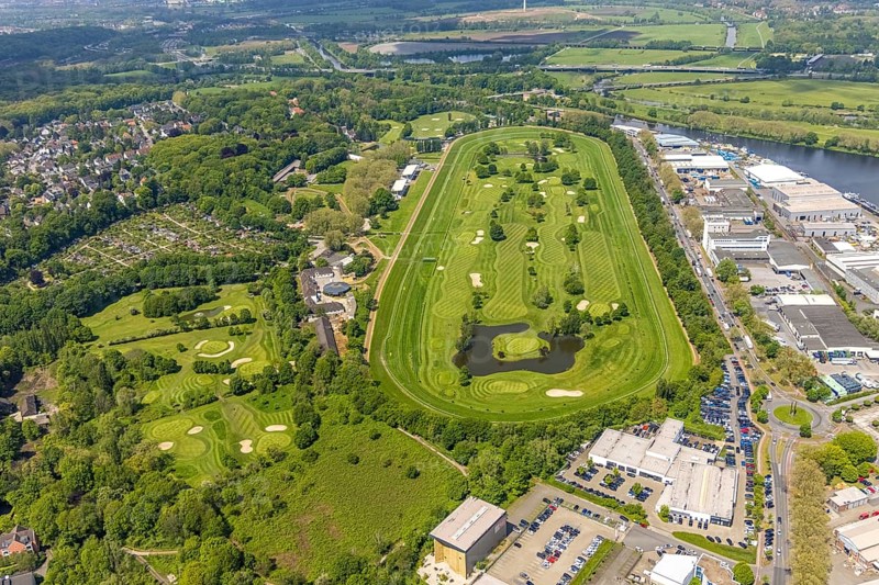 Aerial view, Raffelberg racecourse with golf course inside, Speldorf - Northwest, Mülheim an der Ruhr, Ruhr area, North Rhine-Westphalia, Germany, Akazienallee, DE, Europe, golf, golf course, golf club, Raffelberg golf club, golf course, golf meadow, aerial view, aerial photography, aerial photography, equestrian sports, racecourse, Ruhrorter Straße, sport, overview, bird's-eye view, overview