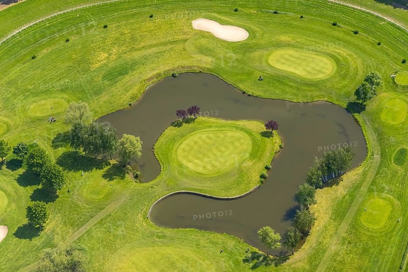 Aerial view, Raffelberg racecourse with golf course inside, Speldorf - Northwest, Mülheim an der Ruhr, Ruhr area, North Rhine-Westphalia, Germany, Akazienallee, DE, Europe, golf, golf course, golf club, Raffelberg golf club, golf course, golf meadow, aerial view, aerial photography, aerial photography, equestrian sports, racecourse, Ruhrorter Straße, sport, overview, bird's-eye view, overview