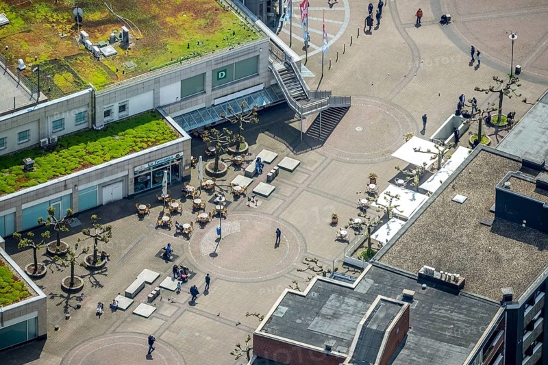 Aerial view, Forum City Mülheim Kurt-Schumacher-Platz, shopping street with outdoor catering, Altstadt I, Mülheim an der Ruhr, Ruhr area, North Rhine-Westphalia, Germany, distance rule, corona measures, corona virus, Covid-19, DE, shopping centre, shopping mall, shopping mile, shopping square, shopping centre, Europe, pedestrian zone, hygiene measures, aerial view, aerial photography, aerial photography, shopping, shopping centre, overview, virus, bird's eye view, birds-eyes view, overview
