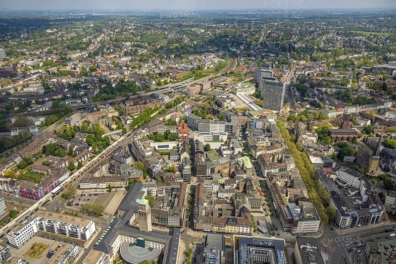 Aerial view, Forum City Mülheim, city centre, Mülheim main station, Altstadt I, Mülheim an der Ruhr, Ruhr area, North Rhine-Westphalia, Germany, Altstadt, Am central railway station, railway station, city, DE, Deutsche Bahn AG, Europe, Hans-Böckler-Platz, main station, Hbf, high-rise buildings, city centre, aerial view, aerial photography, aerial photography, townscape, city area, overview, bird's-eye view, overview