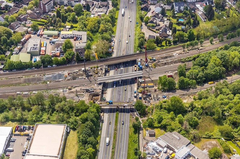 Aerial view, construction site after bridge fire motorway 40, renovation of railway bridges, Styrum, Mülheim an der Ruhr, Ruhr area, North Rhine-Westphalia, Germany, motorway A40, construction work, construction area, construction site, construction crane, construction measure, construction site, bridge, DE, railway bridge, renovation, Europe, aerial view, aerial photography, aerial photography, renovation, closure, tanker accident, overview, bird's eye view, bird's eye view, overview