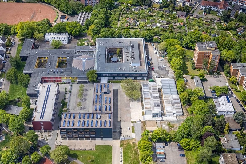 Aerial view, Städt. Gymnasium and Städt. Realschule Broich, Broich - Ost, Mülheim an der Ruhr, Ruhr area, North Rhine-Westphalia, Germany, education, educational institution, DE, Europe, grammar school, educational institute, aerial view, aerial photography, aerial photography, secondary school, school, overview, bird's-eye view, overview