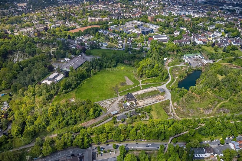 Aerial view, destroyed building, quarry and brickyard Rauen am Kassenberg, Broich - Ost, Mülheim an der Ruhr, Ruhr area, North Rhine-Westphalia, Germany, demolition building, DE, Europe, fossil trail, aerial view, aerial photography, aerial photography, park, pond, overview, bird's-eye view, overview