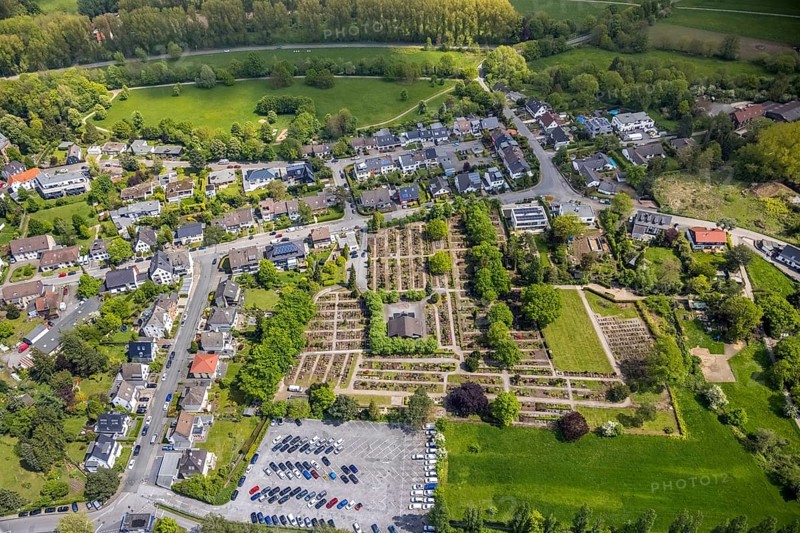 Aerial photo, catholic cemetery, Saarn, Mülheim an der Ruhr, Ruhr area, North Rhine-Westphalia, Germany, burial site, DE, Europe, cemetery, memorial, place of worship, graves, burial ground, aerial photograph, aerial photography, aerial photography, overview, bird's-eye view, bird's-eye view, overview
