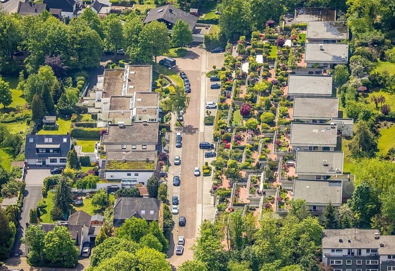 Aerial view, residential buildings on a slope with terraced balconies, Saarn - West, Mülheim an der Ruhr, Ruhr area, North Rhine-Westphalia, Germany, balcony, DE, Europe, property tax, real estate, aerial view, aerial photography, aerial photography, terraced house, overview, bird's-eye view, residential complex, living and living, residential area, residential buildings, residential quality, residential neighbourhood, housing estate, birds-eyes view, overview